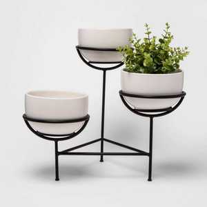Ensemble de pots en céramique minimalistes avec support en métal noir pour une utilisation sur un bureau intérieur - Product Image 1