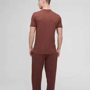 T-shirt homme personnalisé, couleur marron foncé, 100% coton, impression DTG, coupe ample, épaules tombantes. - Product Image 5