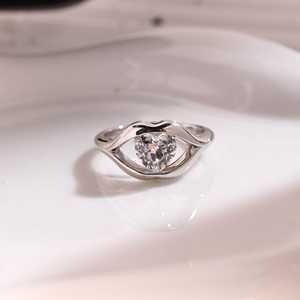 Anillo de Moissanita de 1 Quilate con Corte Corazón y Diseño de Labios, con Plata Fina 925, para Regalo de Aniversario o Promesa para Mujer/Esposa - Product Image 1