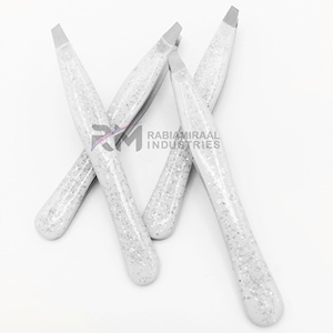 Pinza para cejas RMI personalizada con punta plateada y brillo blanco en forma de ángulo - Product Image 4