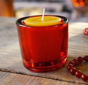 El elegante diseño de cera roja agrega un toque decorativo rico a cualquier espacio. - Product Image 4