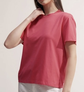 T-shirt femme en tissu premium, manches courtes, coupe slim, crop top pour adolescentes et femmes, haute qualité, basique mais au look élégant. - Product Image 3