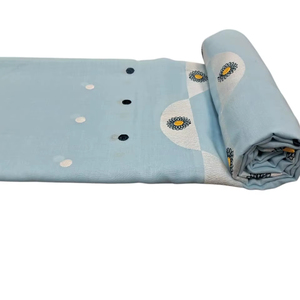 Tela bordada con margaritas, tejida, ligera, transpirable, 100% algodón peinado, color azul cielo suave, muy demandada, para vestidos de niñas y mujeres. - Product Image 1