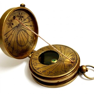 Best Brass <b>Antique</b> Pocket Sundial <b>Compass</b> Vintage Navigation Tool Decorative Maritime <b>Compass</b> Travel Gift Collectible Home Decor - Product Image 1