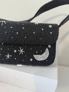 Sac à perles noir : Sac de vacances fait main avec motif lune et étoile - Product Image 4