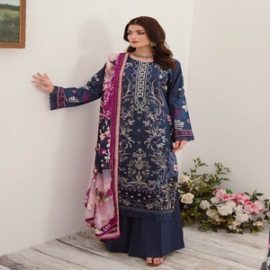 Vente à prix réduit Costumes indiens brodés de luxe Robes de mariée par Ramsha Vente entière Robes indiennes pour femmes Costumes Anarkali - Product Image 2
