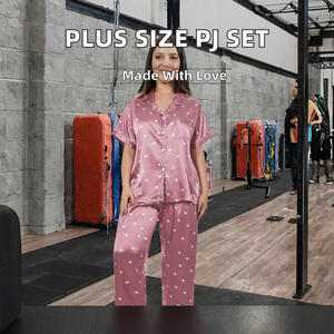 Conjunto de pijama de satén rosa para mujer, manga corta, estampado de corazones, cuello con muescas, ropa de dormir con botones, pantalones largos - Product Image 3