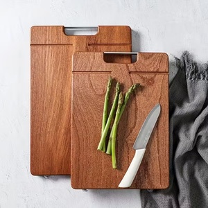 Tabla de cortar de madera resistente con ranura para jugos, diseño grueso y estable, superficie apta para cuchillos, ideal para preparar y servir carne - Product Image 1
