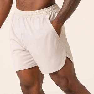 กางเกงขาสั้นออกกำลังกายสำหรับผู้ชาย รุ่น Summer Gym Porous Side Cut Short ตัดเย็บด้วยผ้าเนื้อดี พร้อมดีไซน์ริปส์ สำหรับออกกำลังกายแบบ RDL และเล่นเวท  มีกระเป๋าแบบไม่มีซิป - Product Image 5