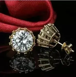 Boucles d'oreilles solitaires en argent sterling plaqué or avec moissanite ronde de 2,30 carats, Tishya Diamond - Product Image 1