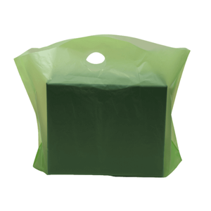 Bolsa de HDPE Reciclable Verde Esmerilada con Asas Redondas Troqueladas, Abertura Amplia y Fuelle Inferior Expandible - Product Image 2