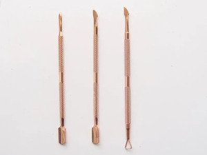 Lot de 3 repousse-cuticules en acier inoxydable rose doré / Poussoir double face pour peaux mortes des doigts - Product Image 3