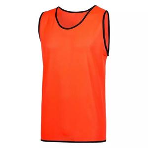 Gilet d'entraînement de football personnalisé, léger, respirant, en maille, pour entraînement de football, vêtements de sport pour équipes adultes, 100% polyester - Product Image 3