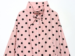 Pull-over en polyester tissé pour femme, à pois, col mandarin, manches classiques, longueur normale, style printemps, finition écologique - Product Image 3