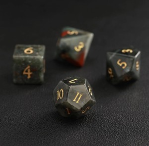 Jeu de dés en résine fait main, dés polyédriques colorés, formes personnalisées pour jeux de société - Product Image 3