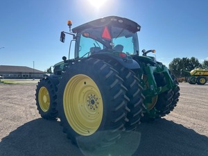 Tracteur agricole robuste 2022 6215R haute performance, approvisionnement en gros - Product Image 1
