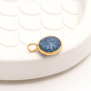 Colgante de ópalo azul natural tallado a mano con forma de flor, piedra preciosa de ópalo azul en plata de ley 925 para la fabricación de joyas al por mayor. - Product Image 5