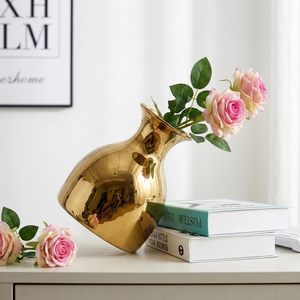 Vase à fleurs en métal très demandé, durable pour une décoration longue durée de l'entrée, résistant à la rouille pour la terrasse, disponible à la vente - Product Image 6