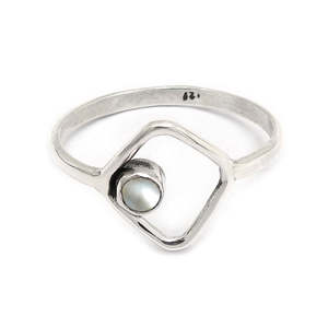 Anillo de perlas de corte redondo con diseño étnico para mujer, joyería bohemia de estilo hueco de alta calidad hecha de plata de ley 925 maciza - Product Image 1