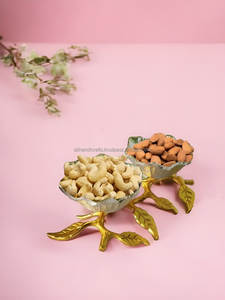 Recipiente Tradicional Indio de Metal para Frutos Secos con Tapa Hermética para un Almacenamiento Elegante en la Cocina y una Exhibición Decorativa en la Mesa - Product Image 5