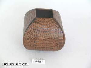 Vase en fer forgé artisanal en forme de bouteille dorée, design moderne, unique, pour décoration intérieure, vase de table, vase sur pied, design martelé, design élégant pour la décoration - Product Image 3