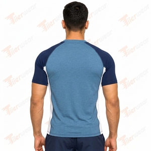 เสื้อยืดว่ายน้ำผู้ชายทรงสลิมฟิต สตรีทแวร์ โพลีเอสเตอร์ สแปนเด็กซ์ ป้องกันรังสียูวี แห้งเร็ว ระบายอากาศดี เสื้อแรชการ์ด สำหรับเล่นเซิร์ฟและชายหาด รับผลิตแบบ OEM - Product Image 4