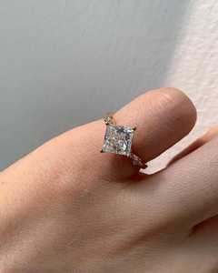 Bague solitaire moderne en or massif 14 carats avec diamant taille princesse de 1,00 carat, cultivé en laboratoire, pour mariage, occasions spéciales et événements festifs - Product Image 2