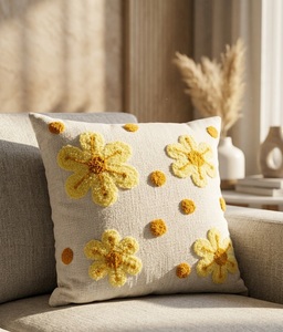 Housse de coussin carrée à fleurs et pois en tissu tufté, blanc cassé et jaune, fabricant direct, 18x18 pouces - Product Image 1