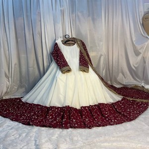 Ensemble Anarkali VASTRA COTTAGE en Georgette avec broderies multiples, manches longues, doublure en coton, pantalon ample et dupatta. - Product Image 1
