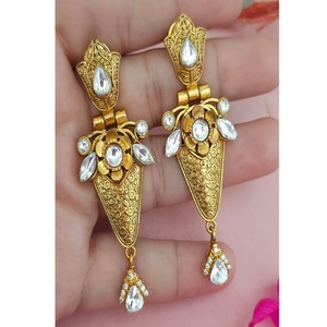 Boucles d'oreilles pendantes tendance en moissanite plaquée or de haute qualité, collection de mode pour femmes, idéales pour les mariages - Product Image 1