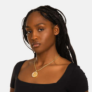 Medallón de Lujo con Colgante del Arcángel San Miguel |   Collar con Moneda Religiosa con Halo de Oro Amarillo |   Joyería Cristiana para Hombre y Mujer - Product Image 4