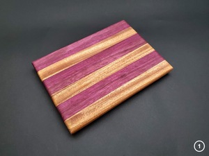 Planche de service artisanale moderne en bois d'acacia et résine époxy, durable, faite à la main, pour charcuterie, fromages et pains - Product Image 1