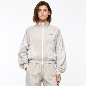 Conjuntos de Chaqueta y Pantalones Deportivos de Nailon Beige Personalizados al por Mayor, Chaquetas Ligeras de Estilo Urbano Y2K, Chaquetas OEM para Hombre - Product Image 1