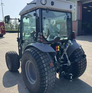 รถแทรกเตอร์การเกษตร Deutz-Fahr 5070 D อันทรงพลัง พร้อมเครื่องยนต์ที่แข็งแกร่ง โครงสร้างที่ทนทาน และประสิทธิภาพการทำงานในทุกสภาพพื้นที่ที่ยอดเยี่ยม - Product Image 5
