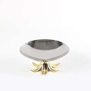 Bol à fruits de luxe en acier inoxydable argenté, base décorative en pétales dorés, plat à noix élégant, assiette à bonbons, centre de table, vaisselle de table - Product Image 2