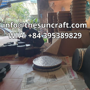 Boîte ronde artisanale de luxe avec incrustation de nacre colorée et motif mosaïque floral pour cadeaux de luxe pour le Ramadan et l'Aïd - Product Image 6