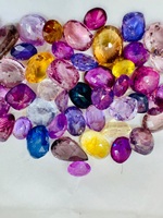Saphirs multicolores d'Inde et de Sri Lanka, pierres précieuses en vrac, principalement utilisées pour les bijoux haut de gamme tels que des bagues et des pendentifs uniques et sur mesure.