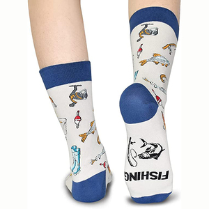 Chaussettes personnalisées pour hommes en coton, respirantes, à usage quotidien, pour le camping, la pêche, la randonnée, le ski, avec imprimé dessin animé, logo et citation amusante sur le dessous - Product Image 4