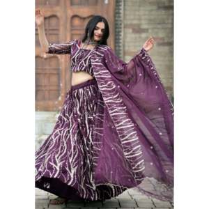 Tebby Seda Lentejuelas Bordadas Lehenga Choli con Duppta - Product Image 1