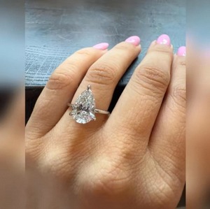 Bague de luxe en diamant de laboratoire taille poire pour femme, en argent 925, cadeau de fiançailles et de mariage avec certification IGI SGL, pierre de 3,25 carats - Product Image 1