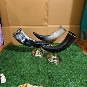 Cuerno de Buey Decorativo Hecho a Mano de Alta Calidad con Base Metálica, Diseño Moderno, 16-18 Pulgadas de Largo, Decoración de Mesa para Sala de Estar - Product Image 3