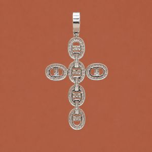 Colgante de Cruz Religiosa Hip Hop con Moissanita Iced Out, Corte Redondo y Baguette, Plata S925 Bañada en Rodio - Product Image 4