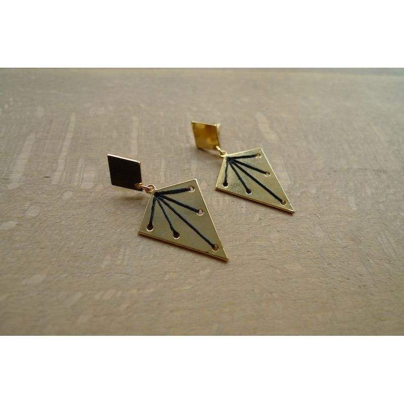 สีน้ำตาล