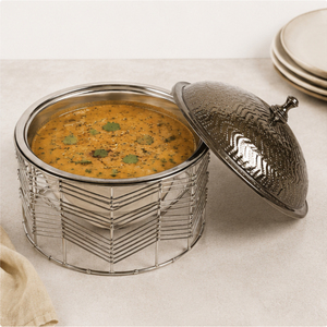 Plat de service moderne en acier inoxydable avec couvercle martelé, chauffe-plat argenté pour buffet de mariage et service hôtelier - Product Image 4