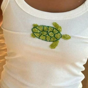 Porte-clés brodés et accessoires de sac en perles de rocaille, breloques de sac brodées à la main en perles de rocaille avec motifs festifs - Product Image 1