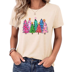 Camiseta navideña con estampado lindo, diseños personalizados y tela transpirable para regalo de temporada. Camiseta navideña con estampado. - Product Image 1