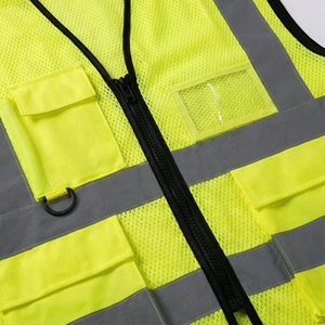 เสื้อกั๊กนิรภัยตาข่ายสีเหลือง มีกระเป๋าหลายช่อง ห่วงรูปตัว D และแถบสะท้อนแสง เสื้อกั๊กทำงานน้ำหนักเบา ระบายอากาศได้ดี รับผลิตแบบ OEM / แบรนด์ส่วนตัว - Product Image 3
