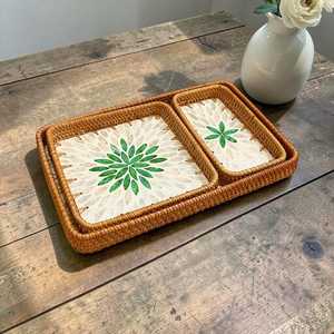 Plateau décoratif moderne en rotin et nacre, fait main, avec incrustations de coquillages irisés, pour table basse, coiffeuse et décoration intérieure - Product Image 2