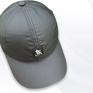 Gorra de poliéster desarrollada para suministro a gran volumen, que ofrece costuras consistentes y construcción duradera - Product Image 5