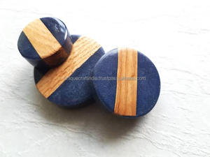 Perilla de puerta de madera de resina elegante de diseño personalizado para perilla de puerta de acento rústico El tirador de armario está disponible a los mejores precios - Product Image 3